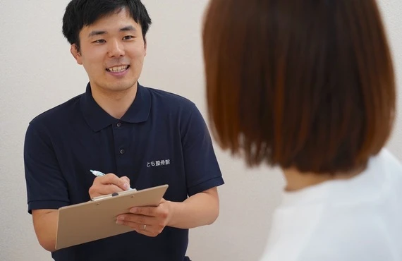 五十肩の解消法は！？| 小郡市の整骨院ならとも整骨院